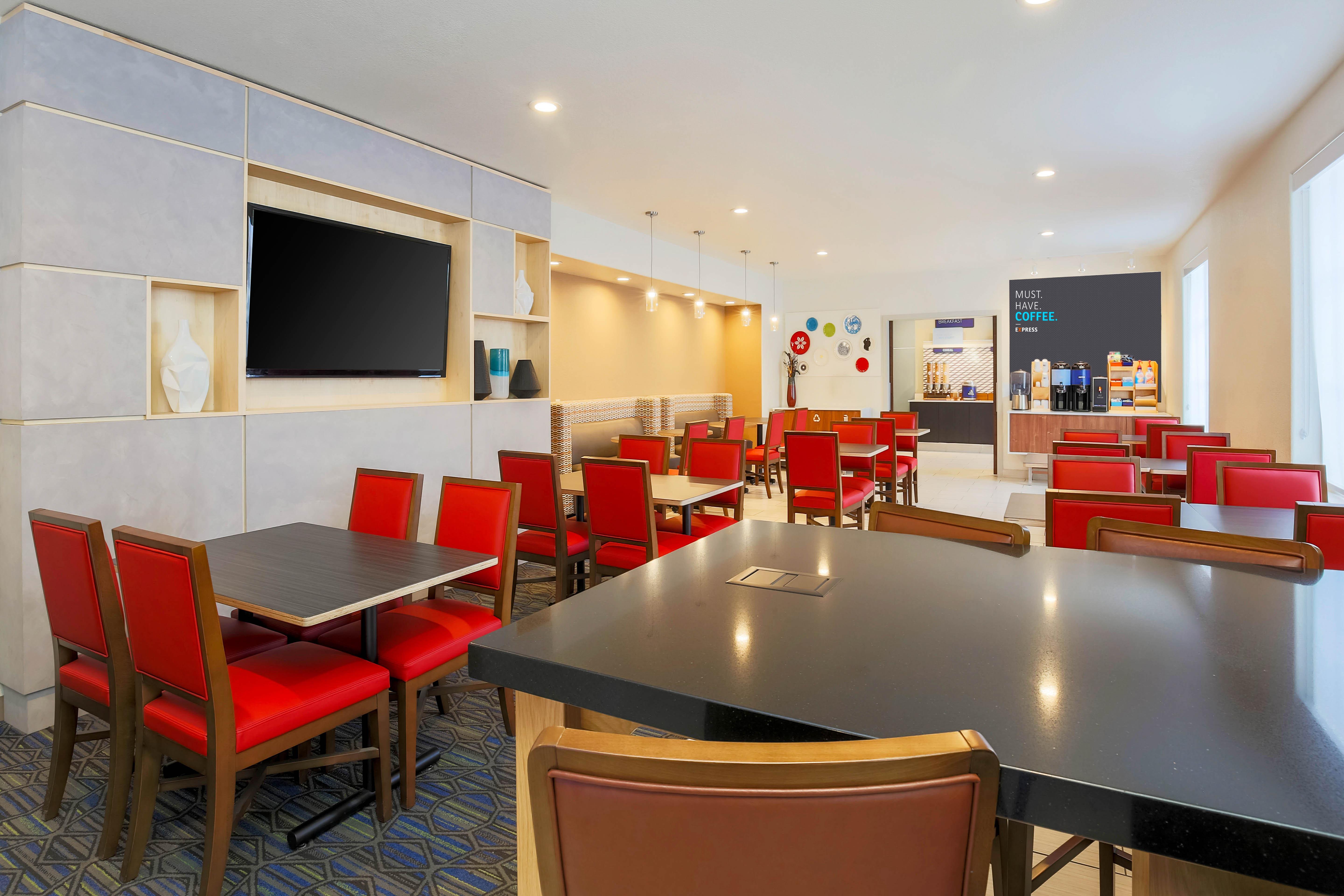 Holiday Inn Express Lancaster By Ihg Exterior photo
