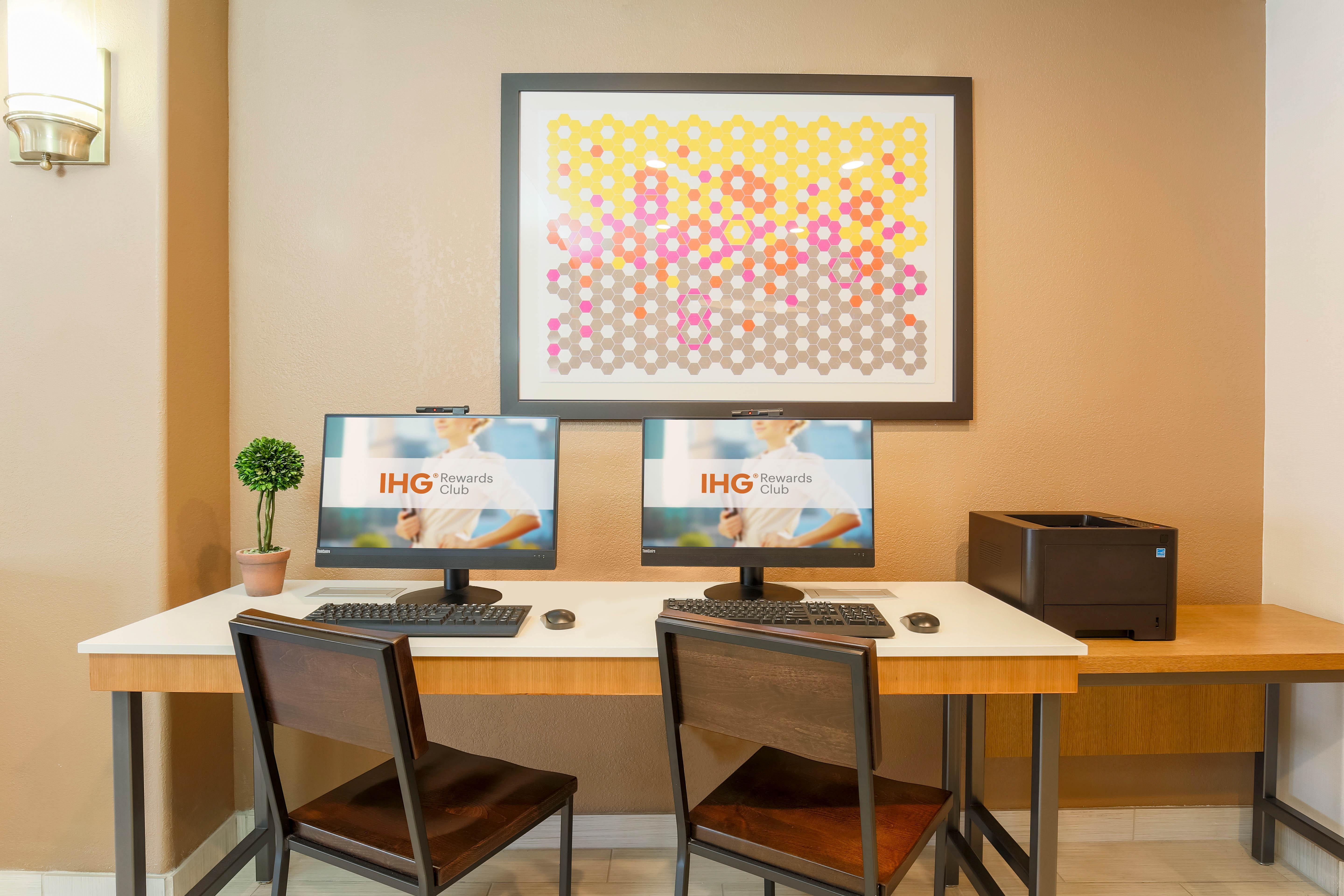Holiday Inn Express Lancaster By Ihg Exterior photo