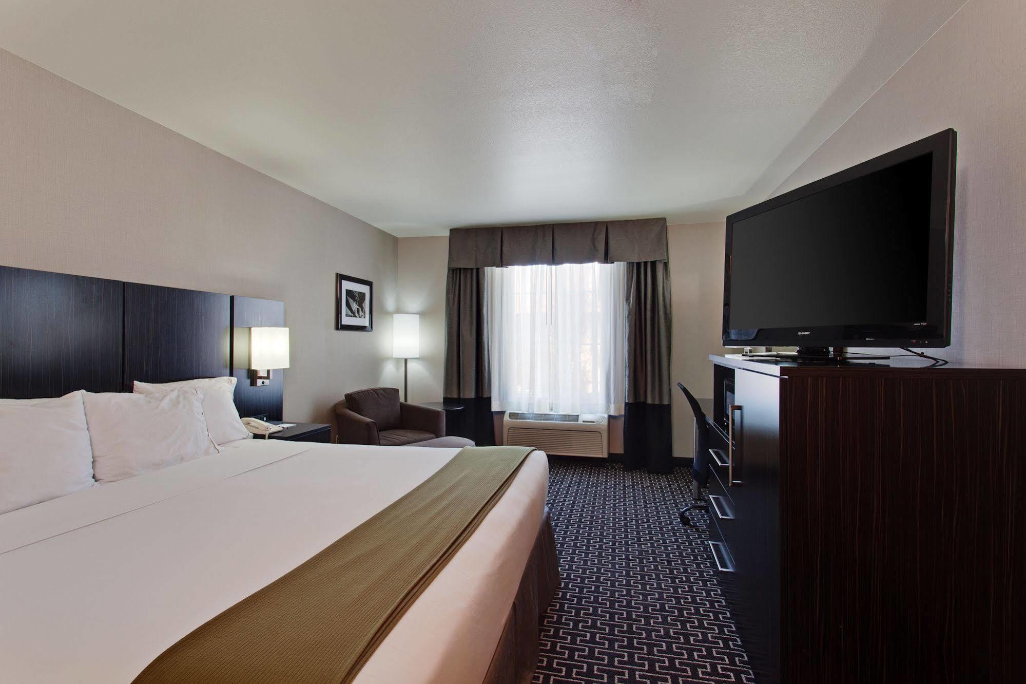 Holiday Inn Express Lancaster By Ihg Exterior photo